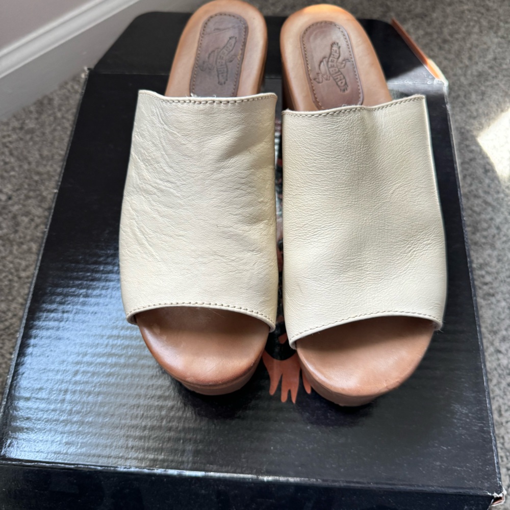 Freebird by Steven size 10 sandals in Euc